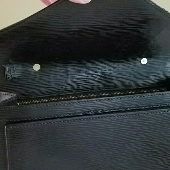 Louis Vuitton Monceau Small Crossbody - Picture 3 of 8